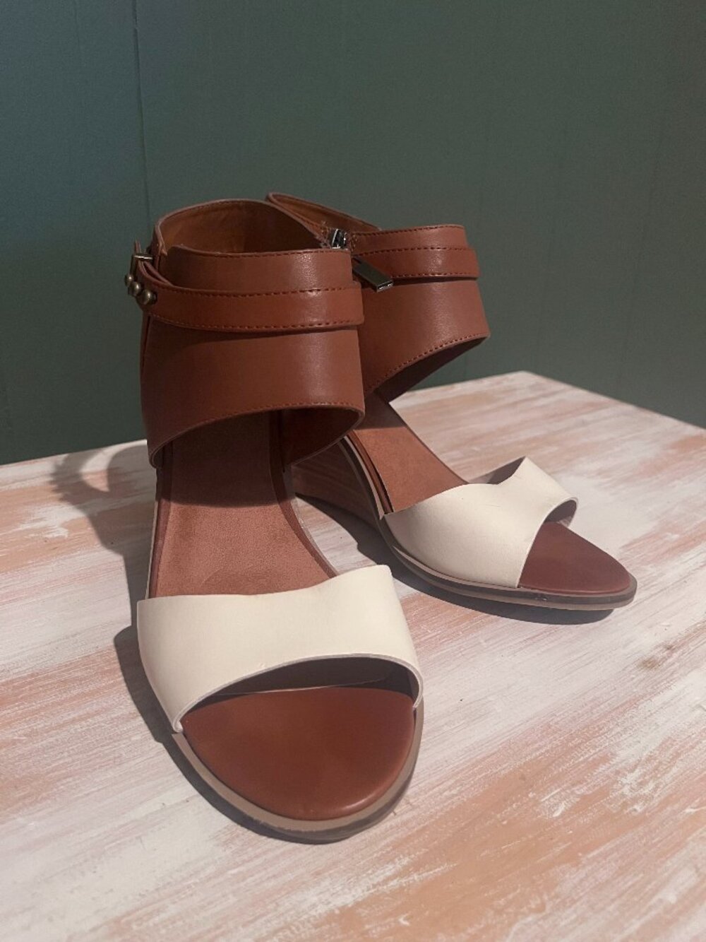 Dolce Vita Wedges, Tan & White, Size 10